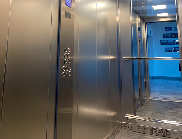 ЛІКАРНЯНІ Ліфти